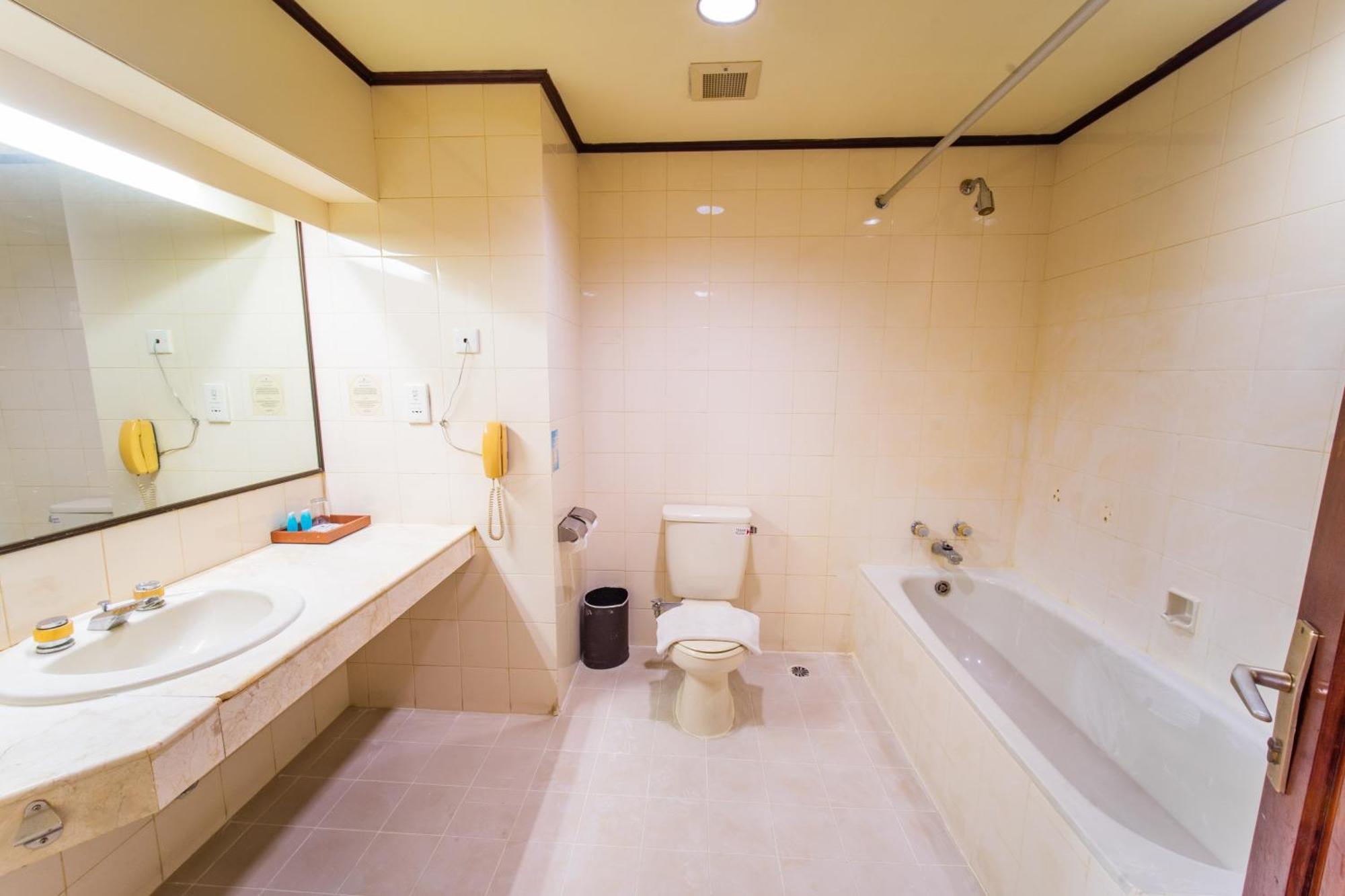 Adika Hotel Bahtera Klandasan Kecil Екстериор снимка