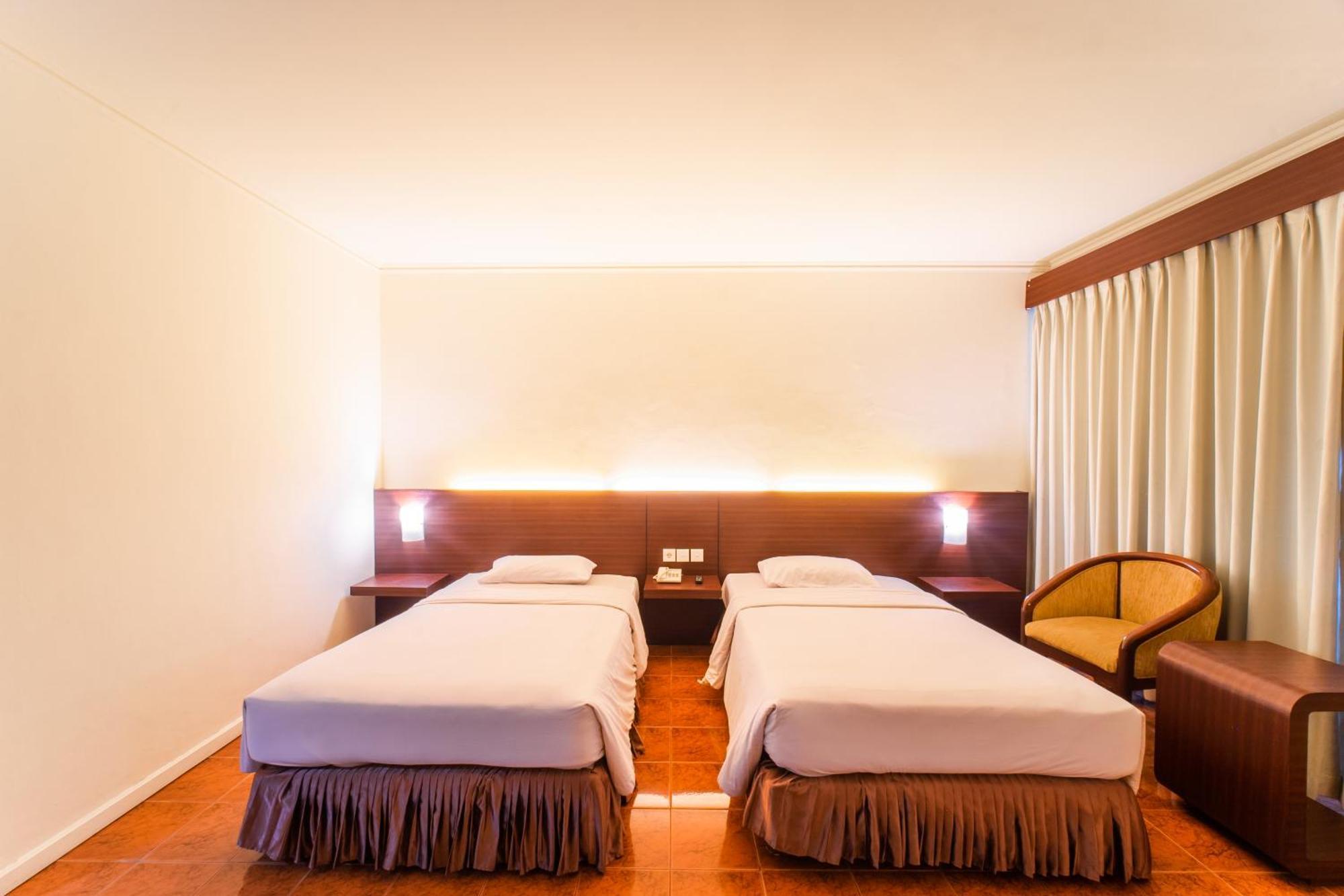 Adika Hotel Bahtera Klandasan Kecil Екстериор снимка