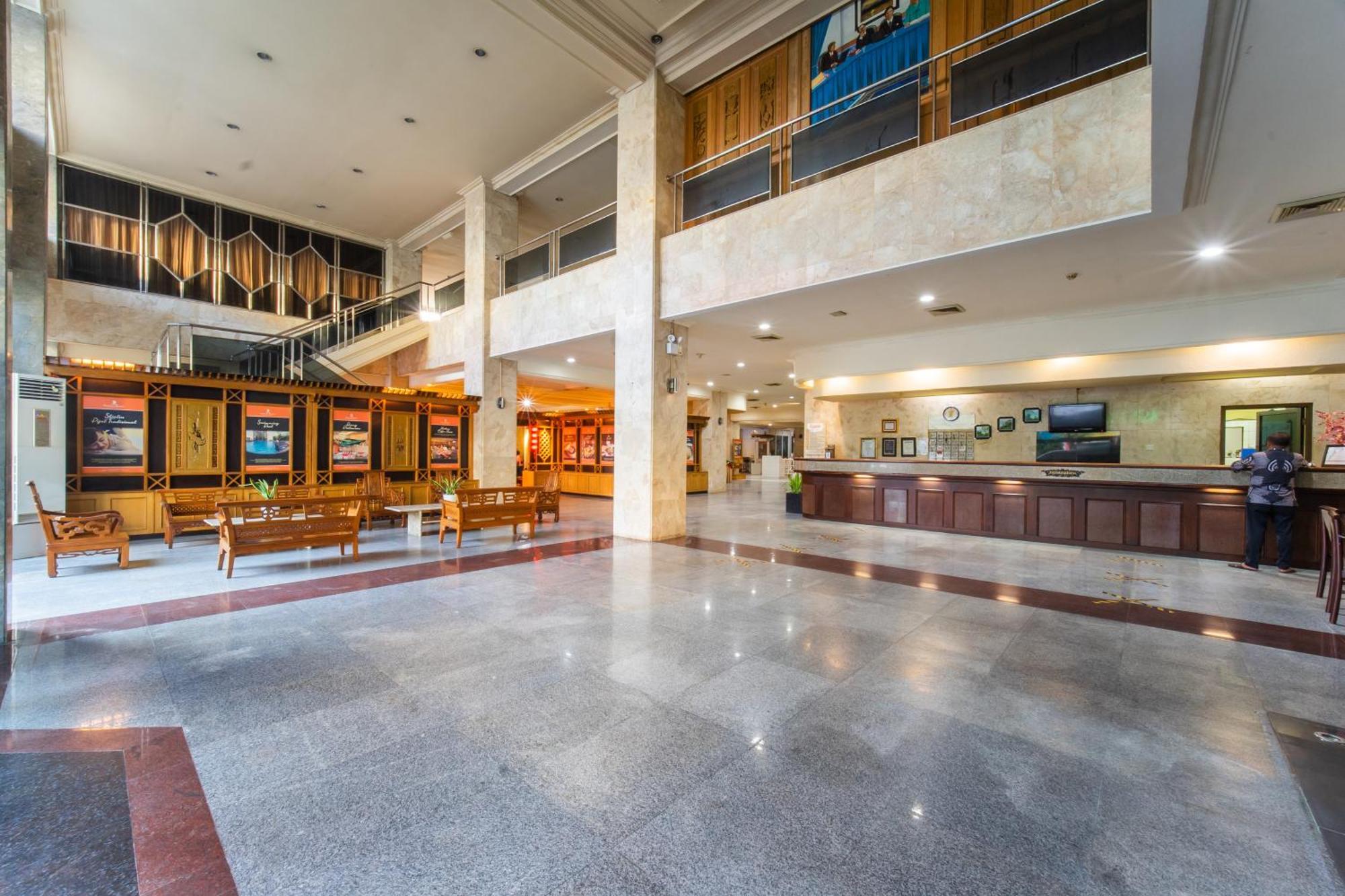 Adika Hotel Bahtera Klandasan Kecil Екстериор снимка